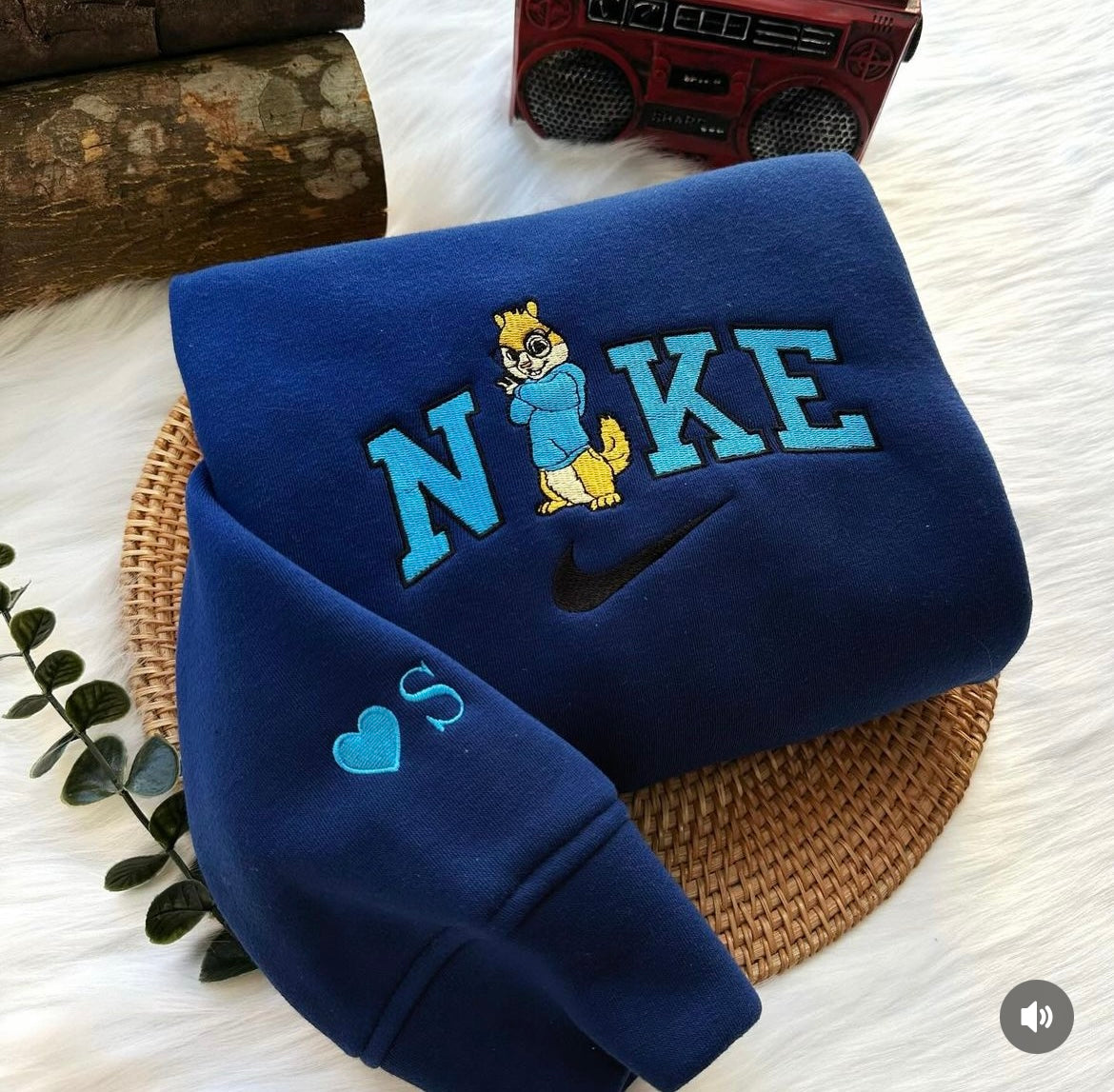 Alvin and the chipmunks embroidered Crewneck (Simon ,Theodore and Alvin )