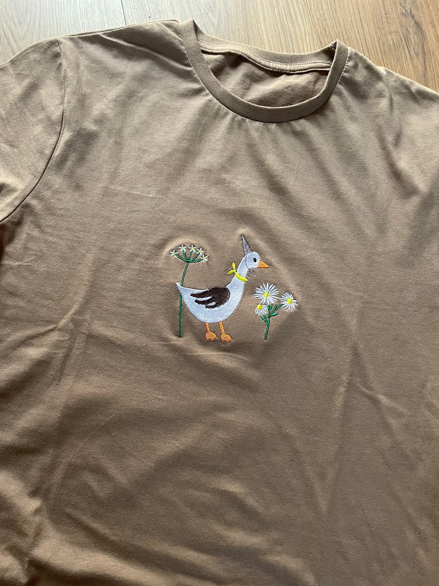 Goose and daisy T-shirt