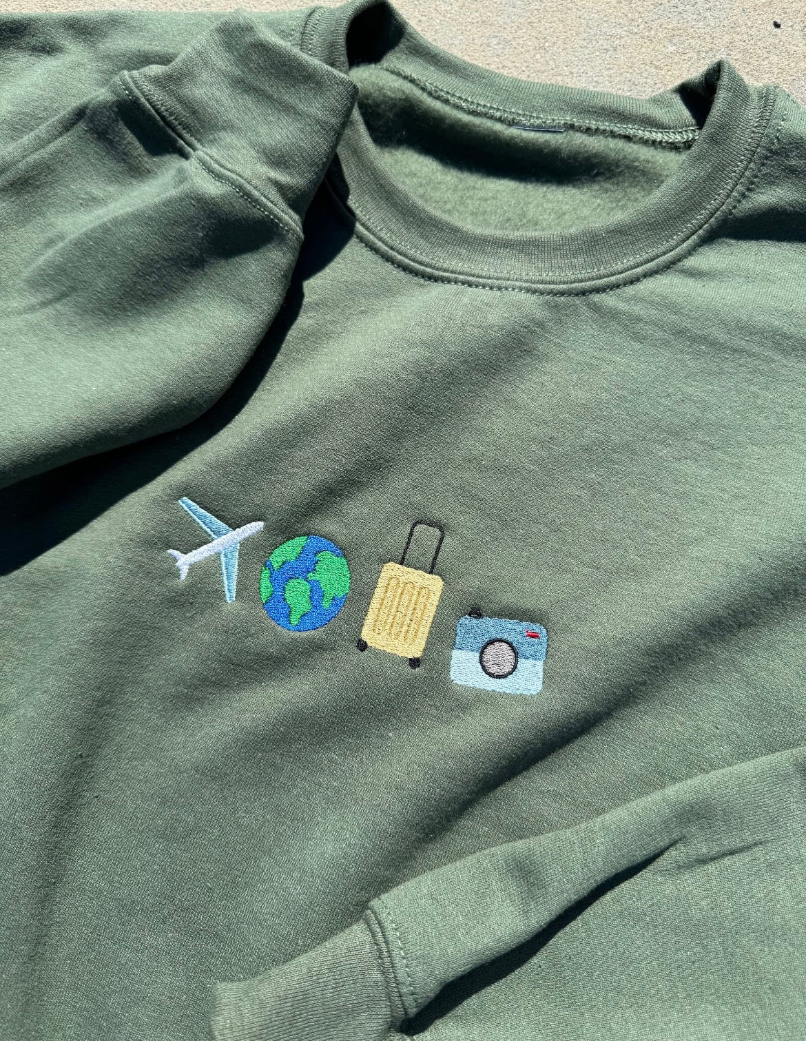 Travel embroidered Crewneck