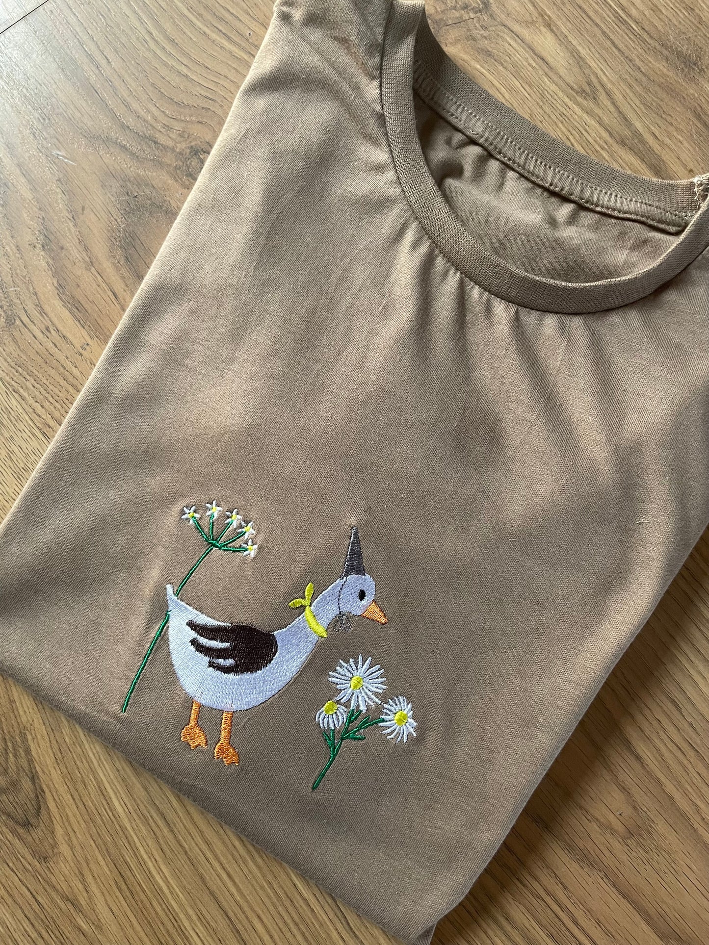 Goose and daisy T-shirt