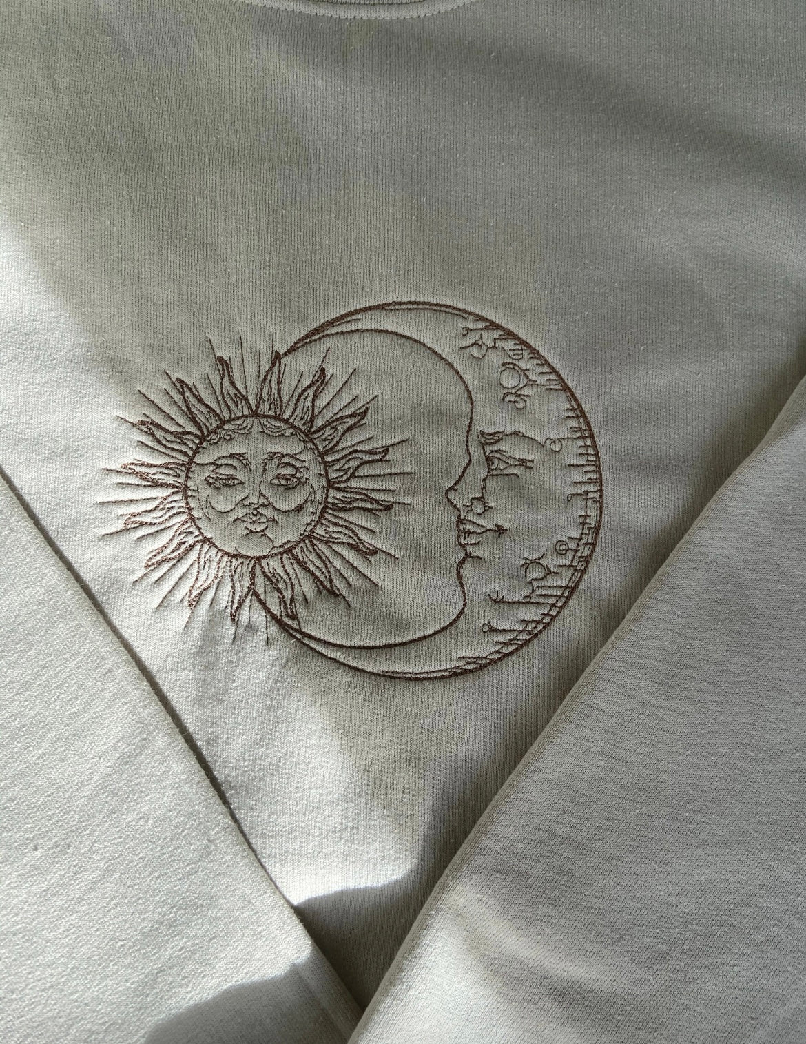 Moon meets Sun Crew neck