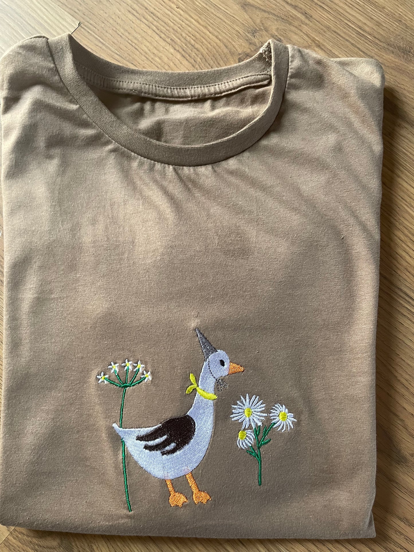 Goose and daisy T-shirt