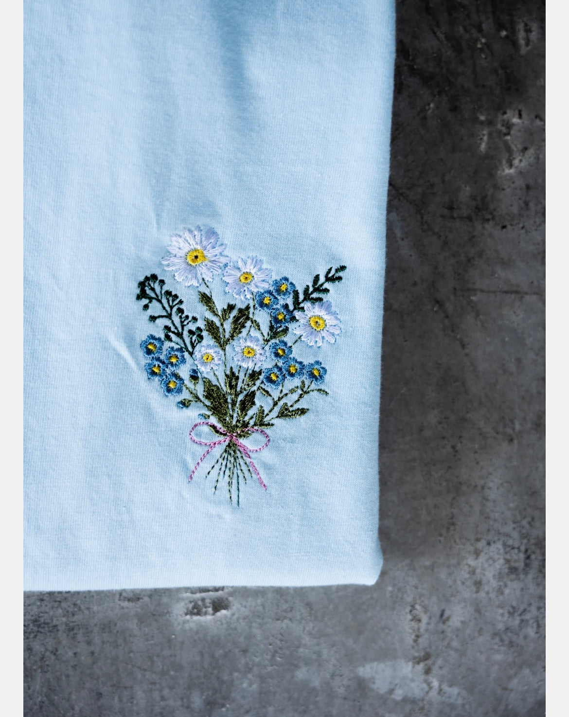 Wild flower and flower bouquet embroidered T-shirt