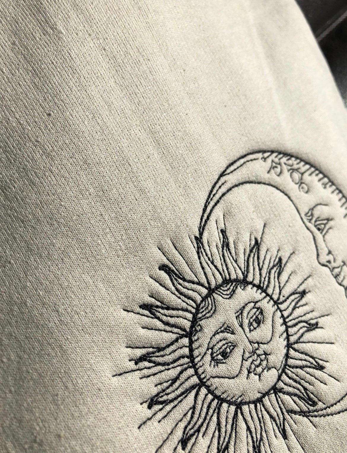 Moon meets Sun Crew neck